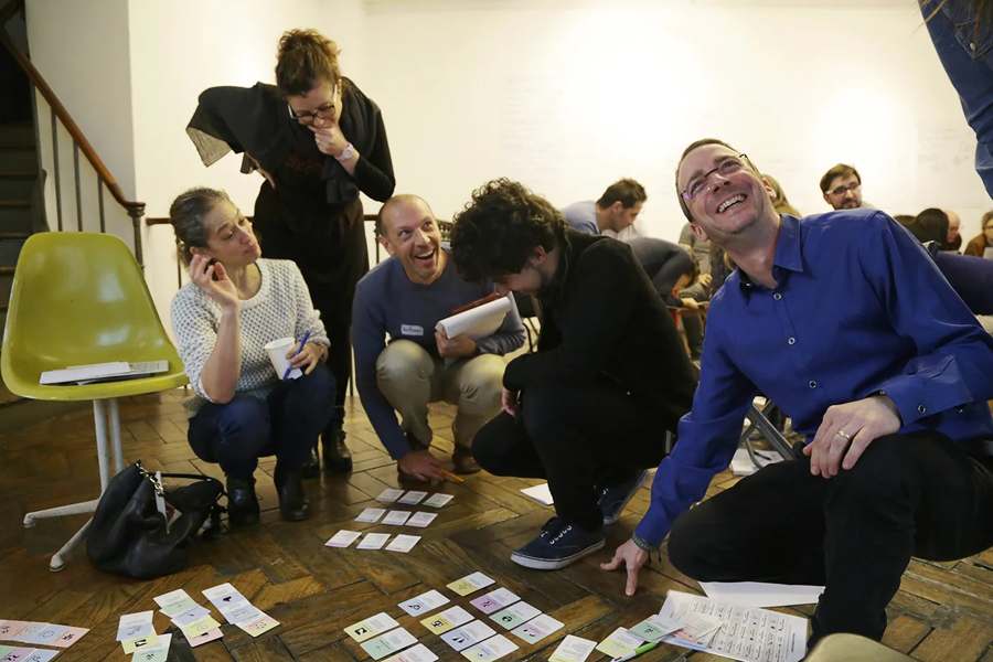 Groupe de stagiaires en plein atelier Liberating Structures